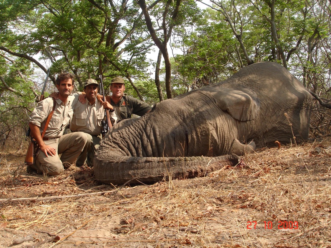 Side by Side Pro hunting Safaris Zimbabwe Amir Turk Elephant